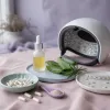 Photobiomodulation capillaire : la LED contre la chute de cheveux fonctionne-t-elle vraiment ?